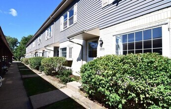 2095 Mary Ellen Ln in State College, PA - Building Photo - Building Photo