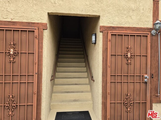1233 Tamarind Ave in Los Angeles, CA - Building Photo - Building Photo