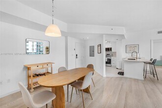 7910 Harbor Island Dr in North Bay Village, FL - Foto de edificio - Building Photo