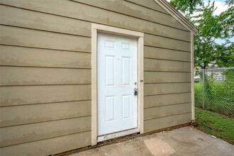 5118 Plum Dr in Houston, TX - Building Photo - Building Photo