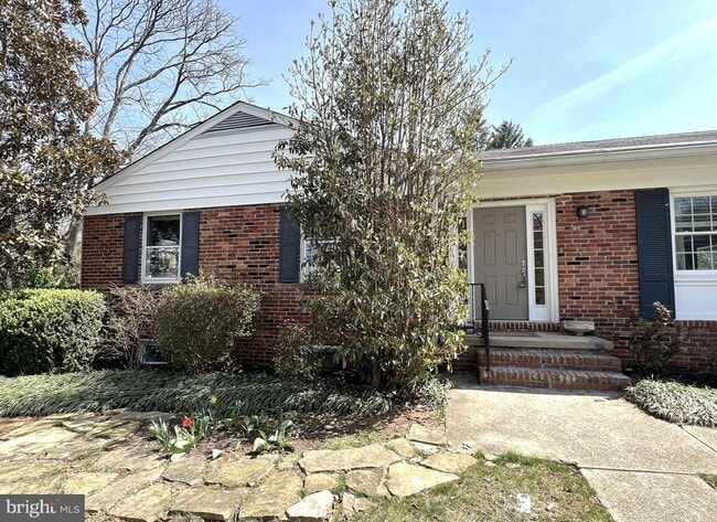 1201 Allendale Rd in McLean, VA - Building Photo - Building Photo