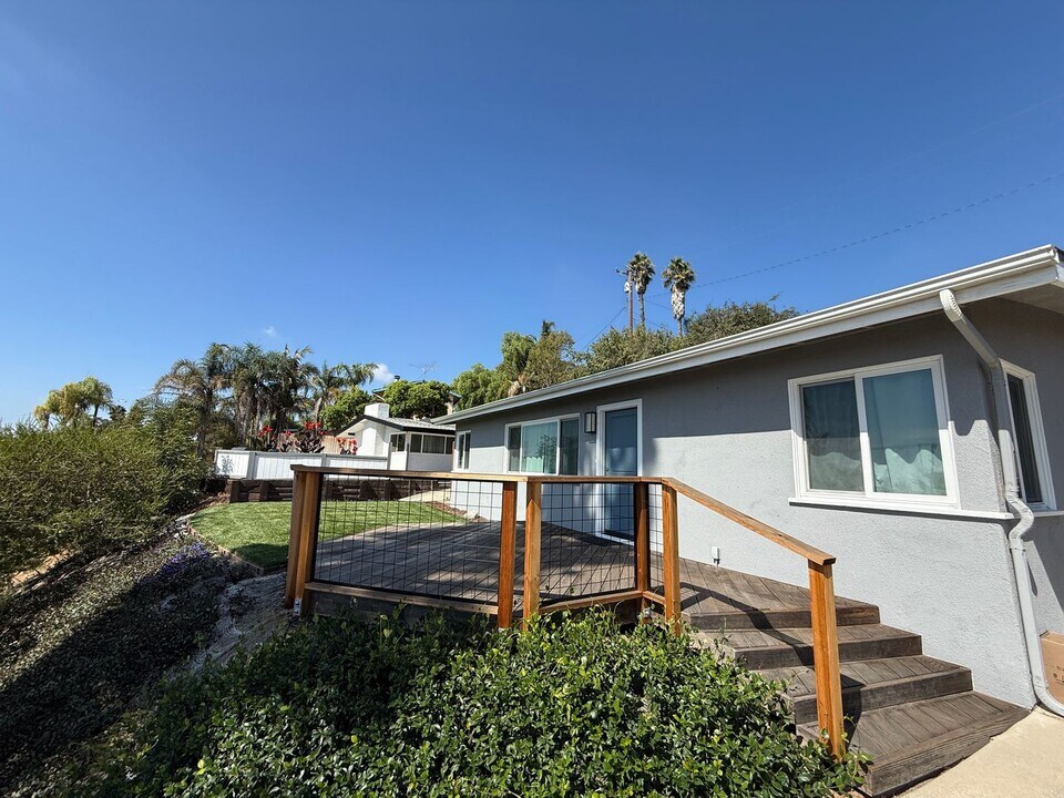361 Grandview Cir in Camarillo, CA - Building Photo