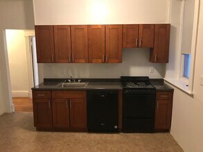 1821 Beacon St, Unit 1 in Brookline, MA - Foto de edificio - Building Photo