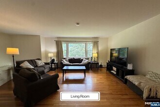 504 Corella Ct in Ridgewood, NJ - Building Photo - Building Photo