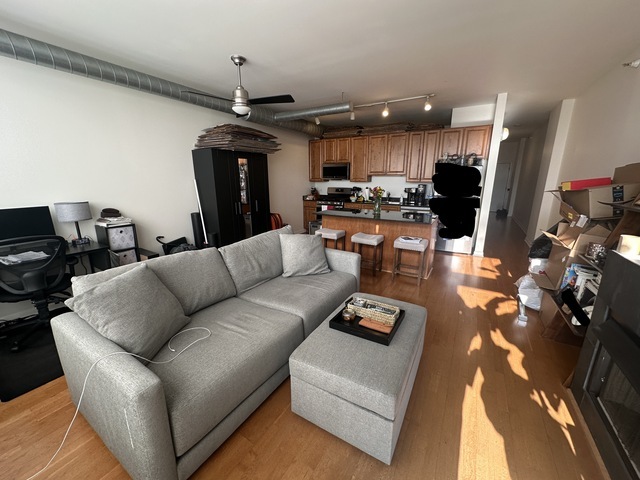1200 W Monroe St, Unit 718 in Chicago, IL - Building Photo - Building Photo