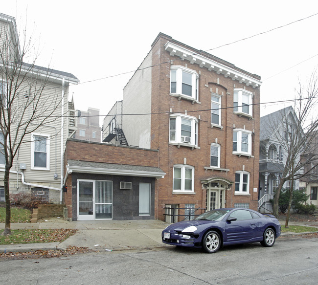 1543-1545 N Van Buren St in Milwaukee, WI - Foto de edificio - Building Photo