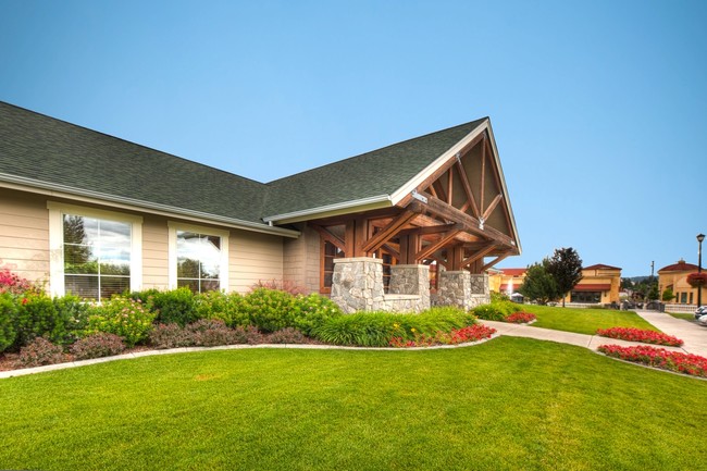 Adirondack Lodge in Spokane, WA - Foto de edificio - Building Photo