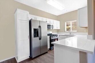 2291 W Horizon Ridge Pky, Unit 4121 Gables in Henderson, NV - Building Photo - Building Photo