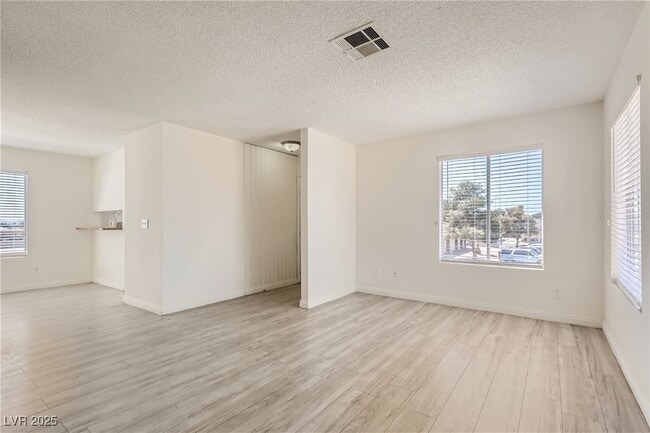 716 Pensacola Ln in Las Vegas, NV - Building Photo - Building Photo