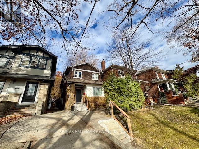 1700 Gerrard St E in Toronto, ON - Building Photo