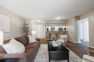 Cross Creek in Plano, TX - Foto de edificio - Building Photo