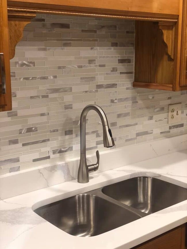 39 Parlin St, Unit 203 in Everett, MA - Building Photo - Building Photo