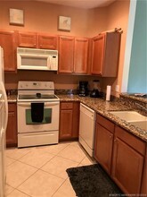 1571 SE Hampshire Way-Unit -104 in Stuart, FL - Foto de edificio - Building Photo