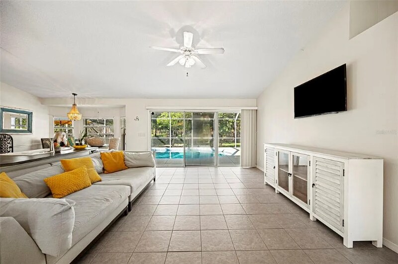 122 Lindsay Dr in Palm Coast, FL - Building Photo