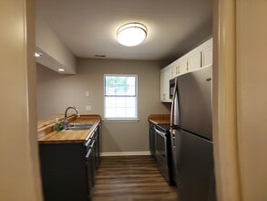 345 Ferdinand Cir in Virginia Beach, VA - Building Photo - Building Photo