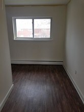 19 Azalea Ct in Eatontown, NJ - Foto de edificio - Building Photo