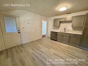 1303 Marydale Dr in Arlington, TX - Building Photo - Building Photo