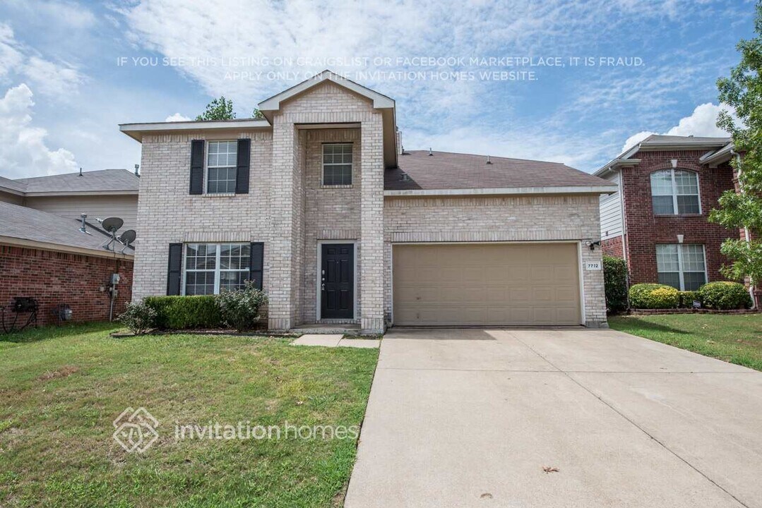 7712 Regent Dr in Arlington, TX - Foto de edificio