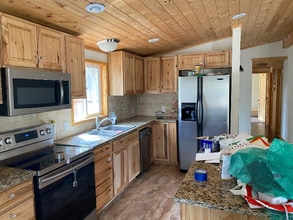 16696 Gross Dr in Bend, OR - Building Photo - Building Photo