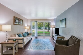 Meridian Meadows Apartments in Okemos, MI - Building Photo - Building Photo