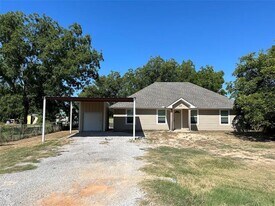 313 Elmwood St in Azle, TX - Building Photo
