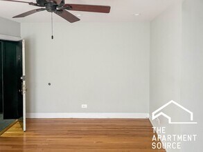 516 W Cornelia Ave, Unit 107 in Chicago, IL - Foto de edificio - Building Photo