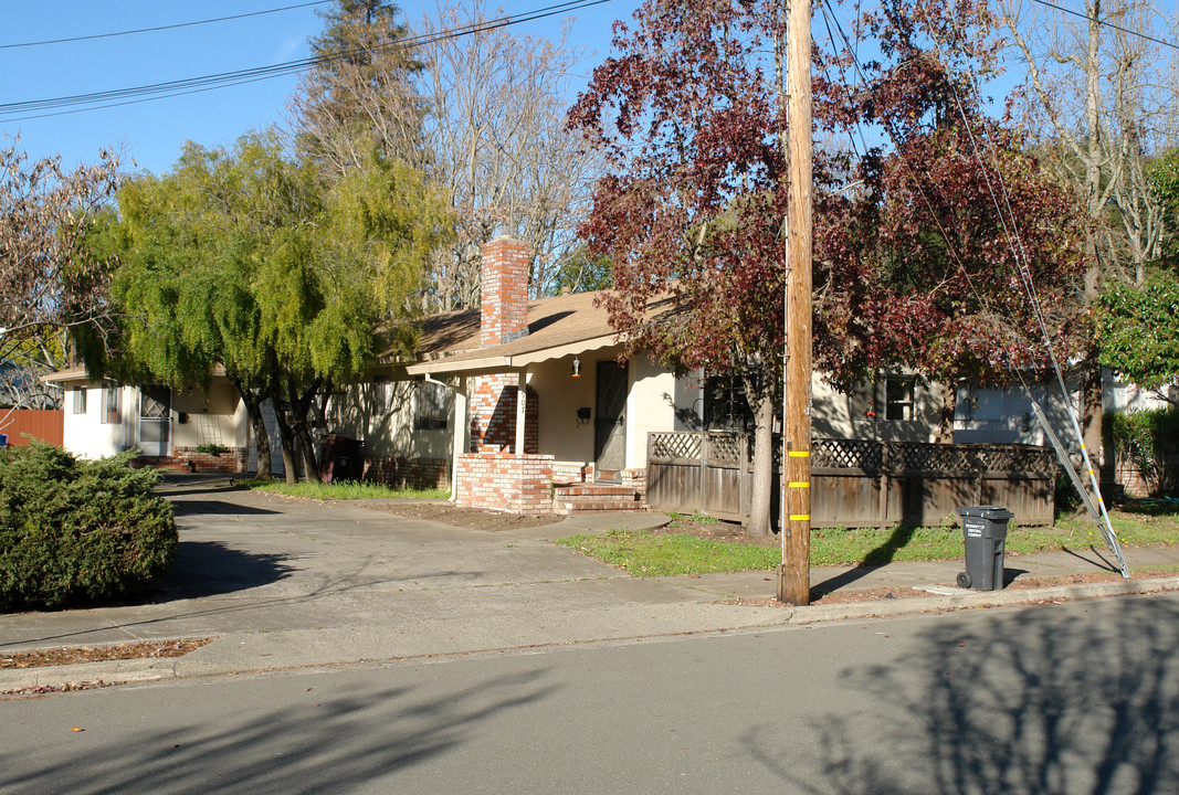 907-909 Nason St in Santa Rosa, CA - Building Photo