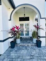13110 SW 210th Ter in Miami, FL - Building Photo