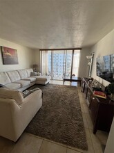 18061 Biscayne Blvd, Unit 1701 in Aventura, FL - Building Photo - Building Photo