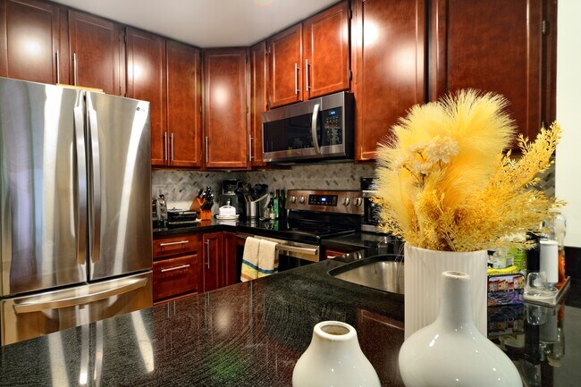 1201 N St NW, Unit G in Washington, DC - Building Photo - Building Photo