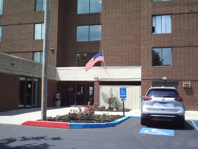 Linden Terrace in Harrisburg, PA - Building Photo - Building Photo