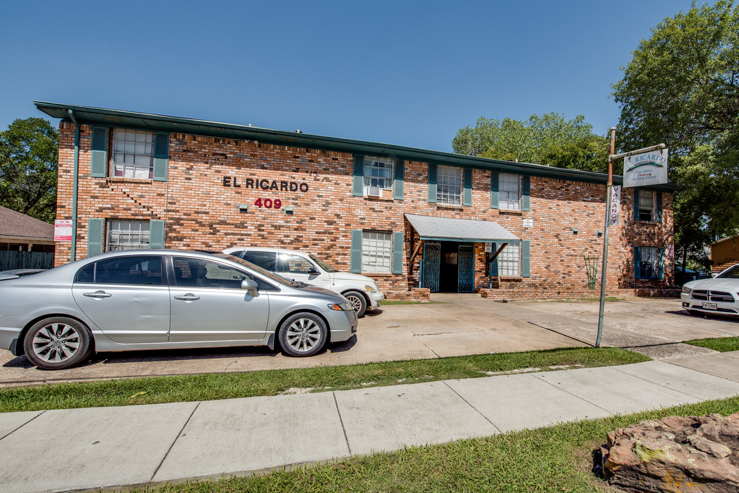 El Ricardo in Dallas, TX - Foto de edificio