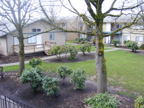 Garden Villa Apartments in Portland, OR - Building Photo - Building Photo