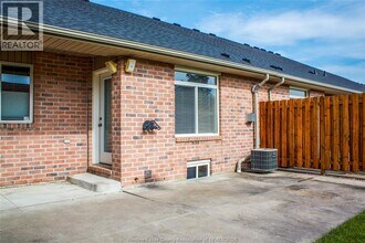 1995 Venetian Ave in Windsor, ON - Building Photo - Building Photo