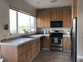 1106A Treat Ave, Unit A in San Francisco, CA - Building Photo - Building Photo