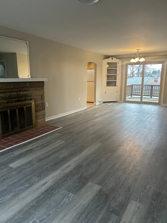 335 S Lincoln Ave in Greensburg, PA - Building Photo