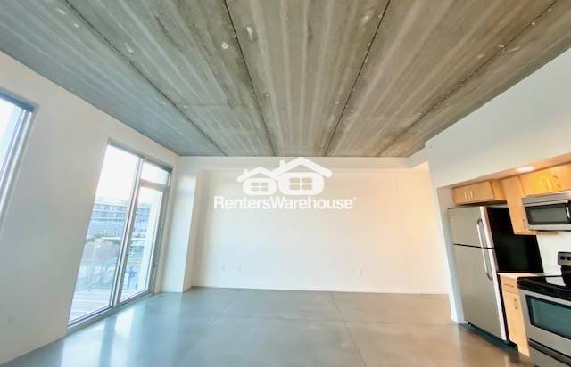 350 E Locust St in Des Moines, IA - Building Photo - Building Photo