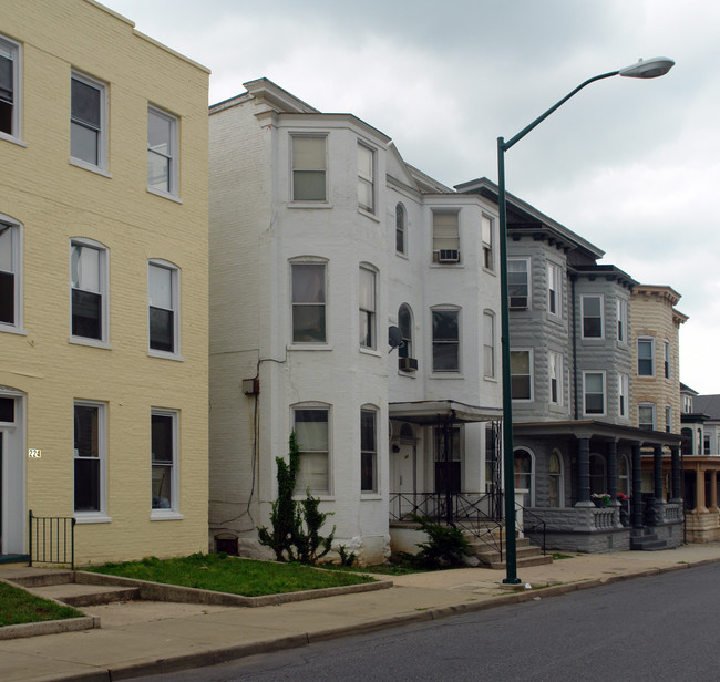 228-230 Summit Ave in Hagerstown, MD - Building Photo - Building Photo