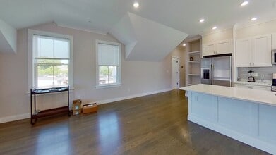78 Linden St, Unit 4 in Boston, MA - Foto de edificio - Building Photo
