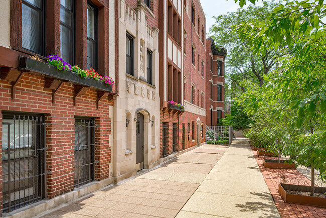 1807-09 N. Lincoln Park West