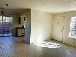 4338 Caliente St in Las Vegas, NV - Foto de edificio - Building Photo