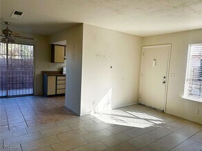 4338 Caliente St in Las Vegas, NV - Building Photo - Building Photo