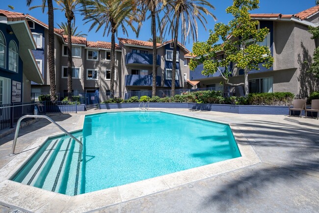 San Tropez in Santa Ana, CA - Building Photo - Building Photo