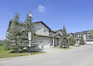 760 Railway SW in Airdrie, AB - Building Photo - Primary Photo