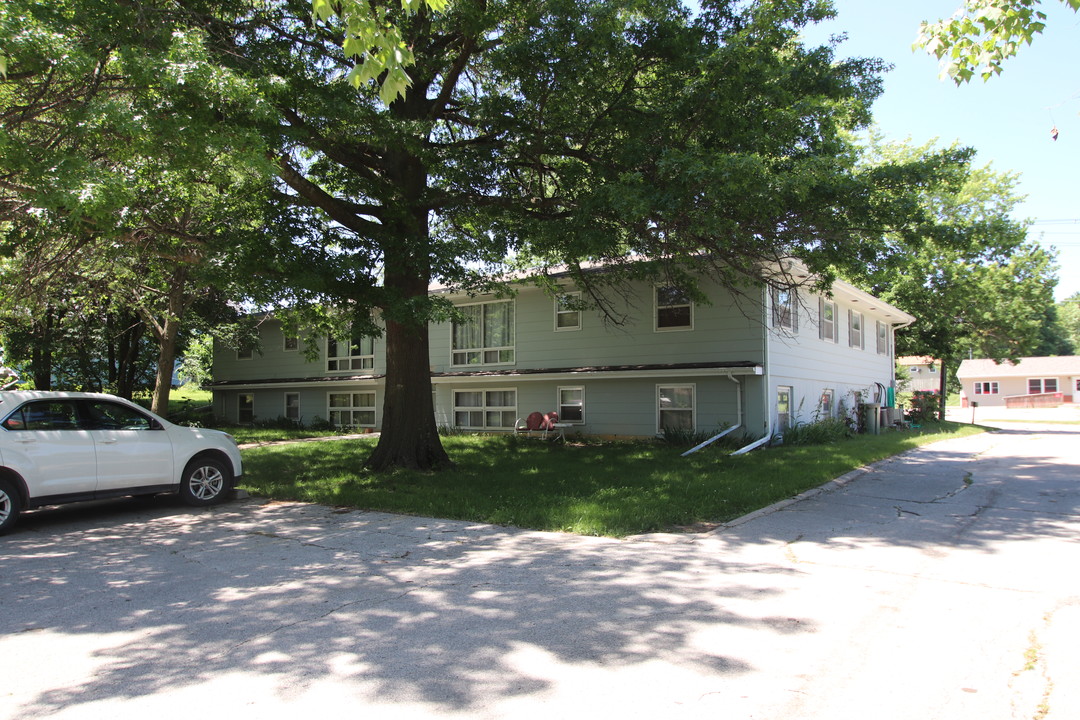 413 E Main St in Lamoni, IA - Building Photo