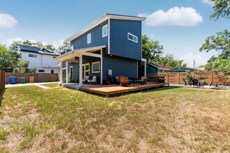 1102 1/2 Tillery St in Austin, TX - Building Photo - Building Photo