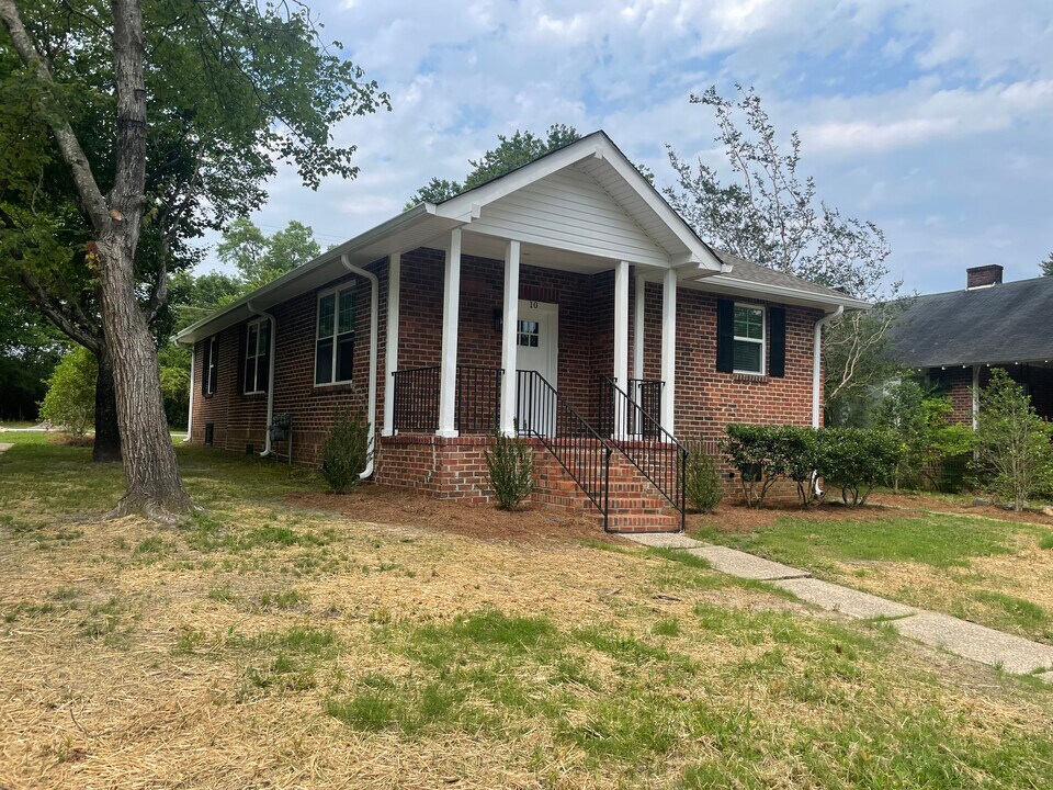 10 Locust St NE in Rome, GA - Foto de edificio