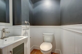 6 Burns St in Queens, NY - Building Photo - Building Photo