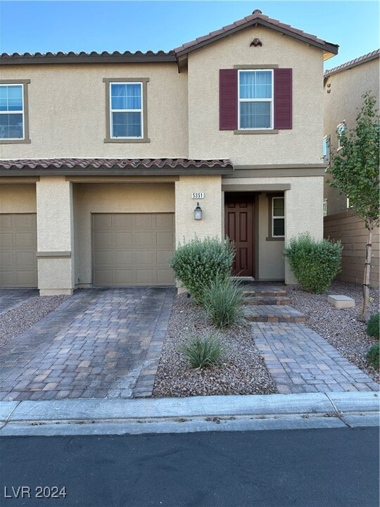 5351 Lazy Breeze Ave in Las Vegas, NV - Building Photo