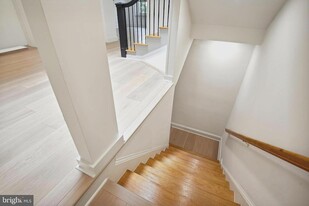 1329 Connecticut Ave NW, Unit Apt 1 in Washington, DC - Building Photo - Building Photo